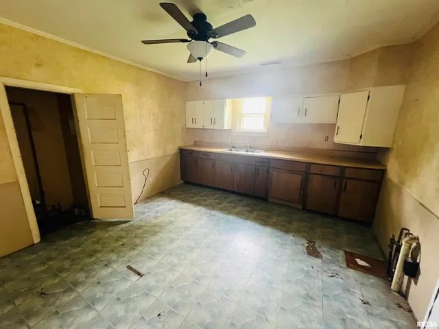 $39,500 | 2417 1st Street, Eldorado, IL 62930