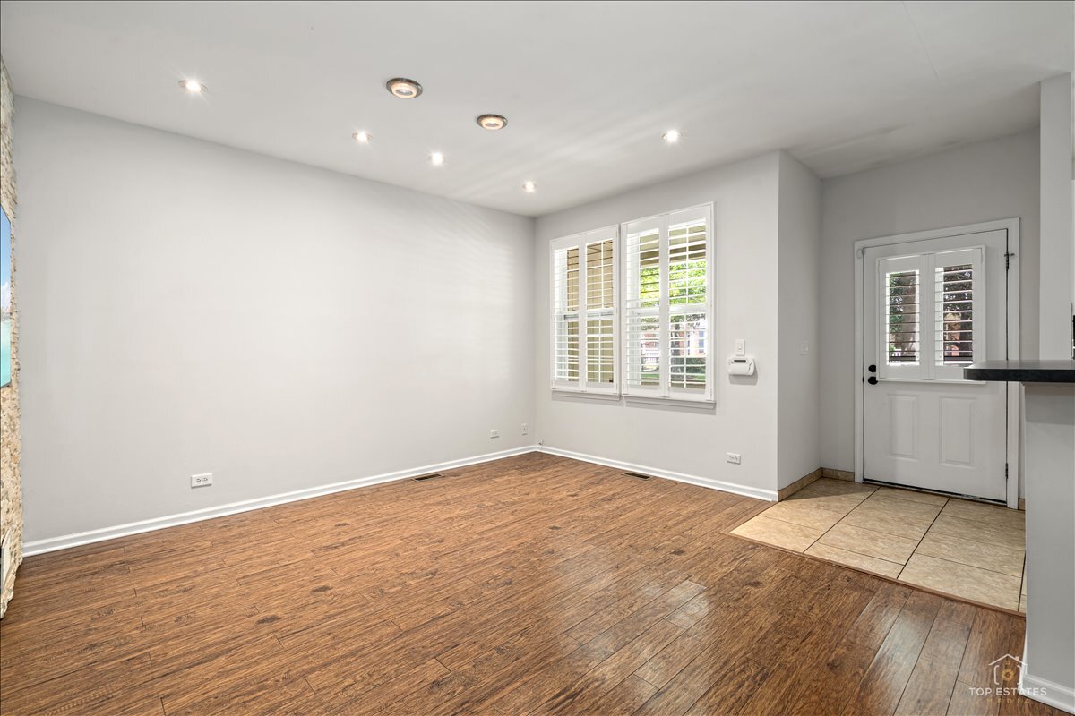 642 West Moreland Avenue Addison, IL 60101 - Photo 4 of 33