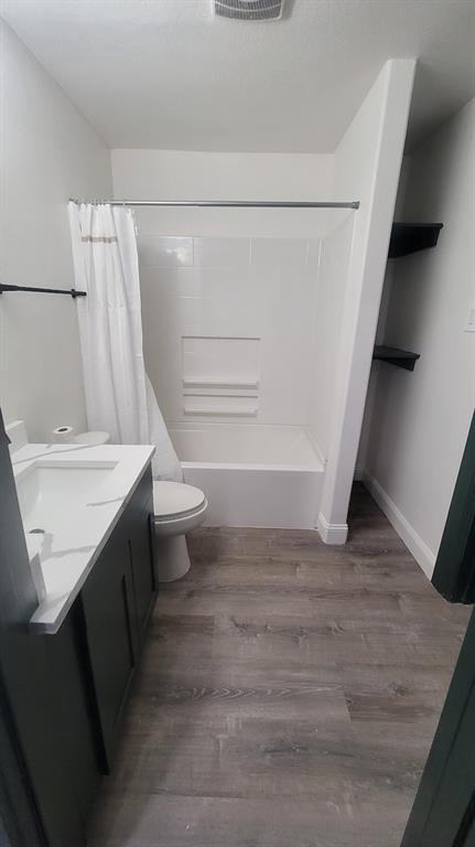 1204 Live Oak Street Commerce, TX 75428 - Photo 5 of 14 a bathroom with a sink a toilet and a bathtub