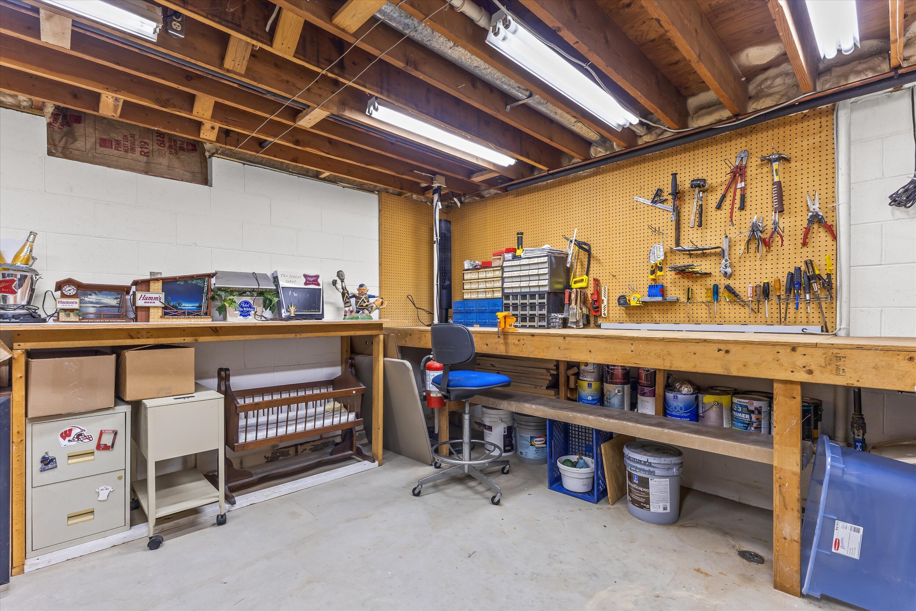 W168N5140 Stonefield Road Menomonee Falls, WI 53051 - Photo 37 of 49 A work room too!