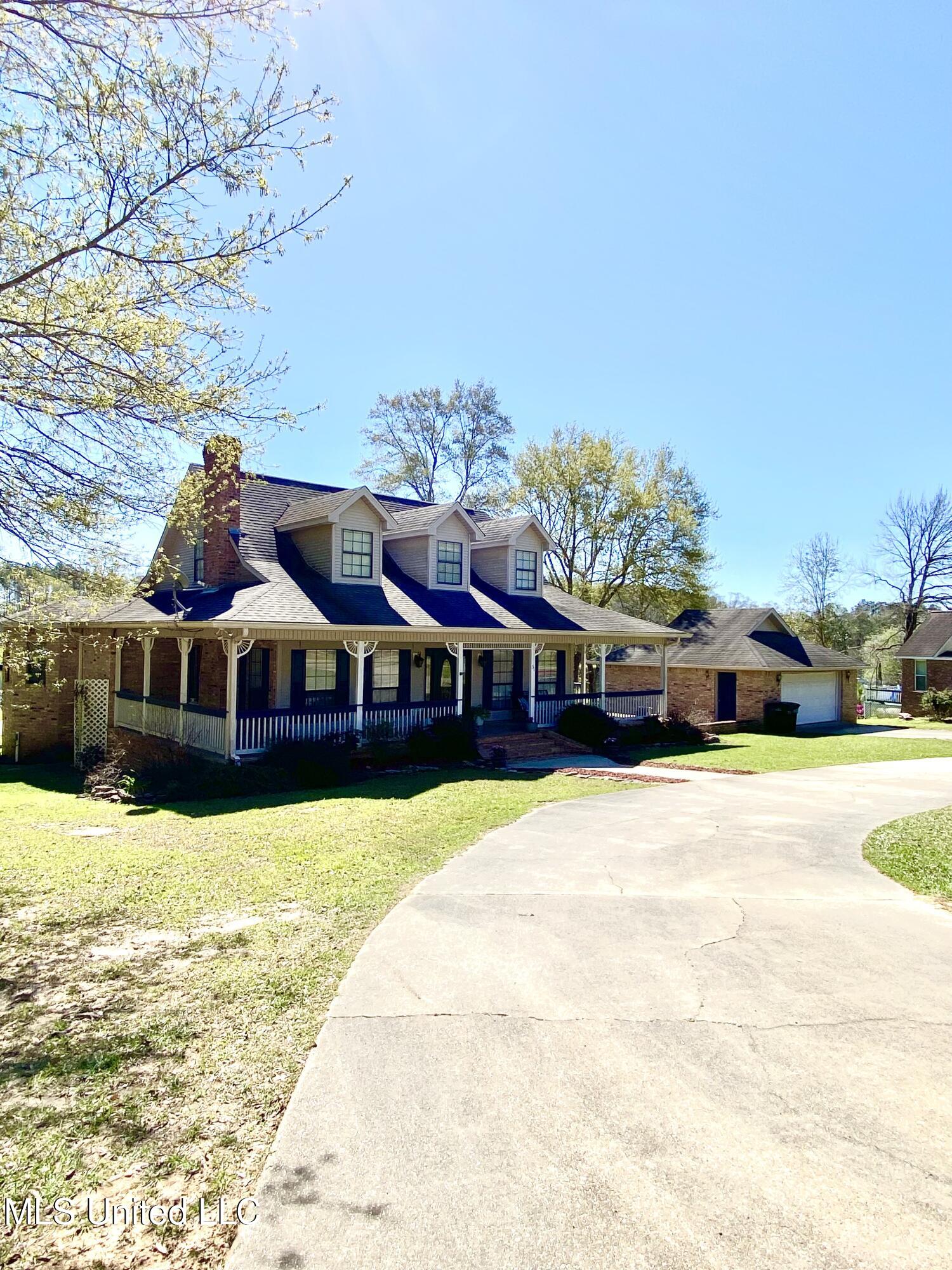 31 Cove Lake Road Carriere, MS 39426 - Photo 5 of 51 5 Front view, IMG_2629