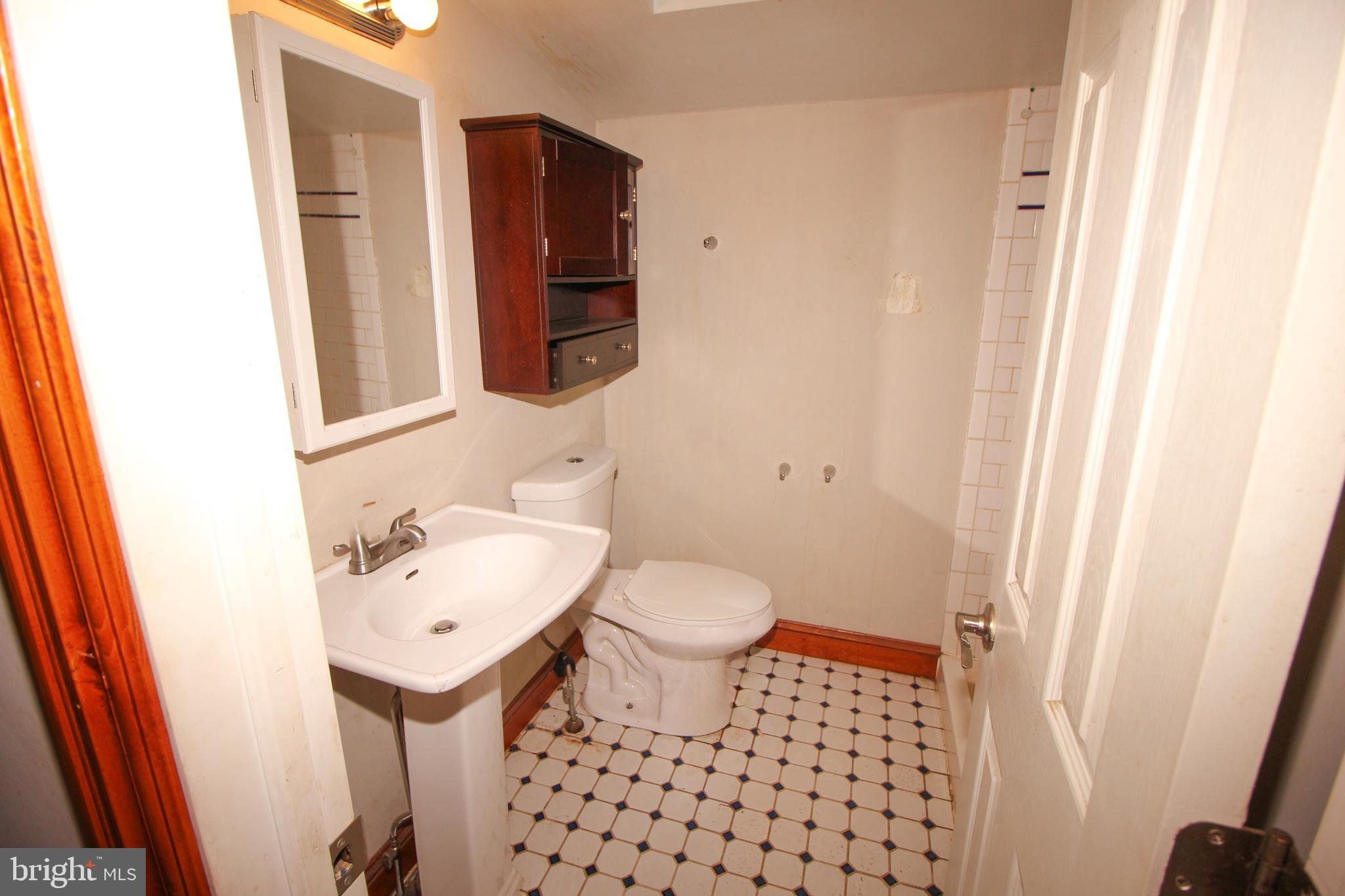 514 Hartford Road Mount Laurel, NJ 08054 - Photo 16 of 22 a bathroom with a sink toilet and shower