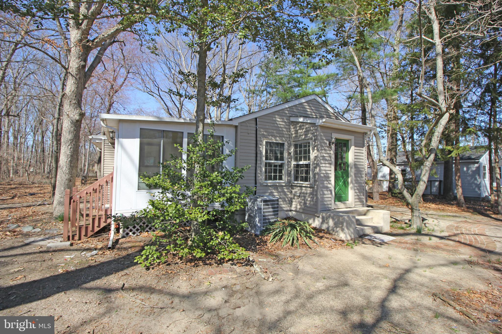 514 Hartford Road Mount Laurel, NJ 08054 - Photo 2 of 22 a front view of a house with a garden