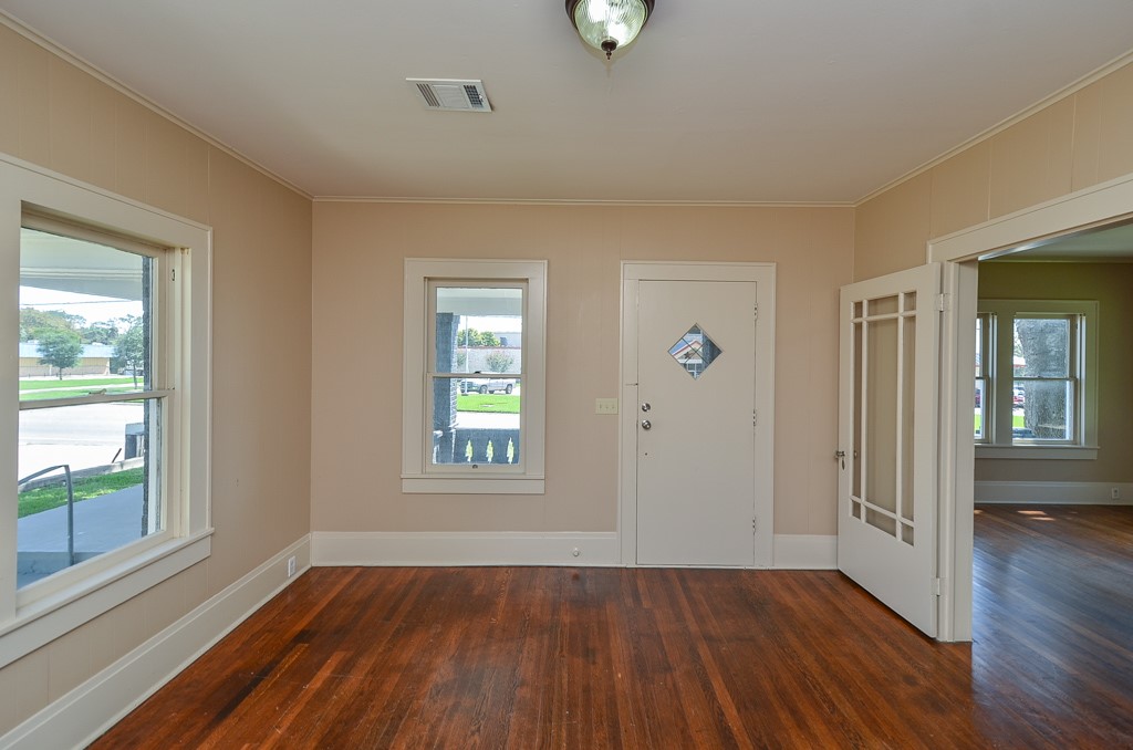 404 West Main Street Bellville, TX 77418 - Photo 18 of 25 an empty room with wooden floor and windows