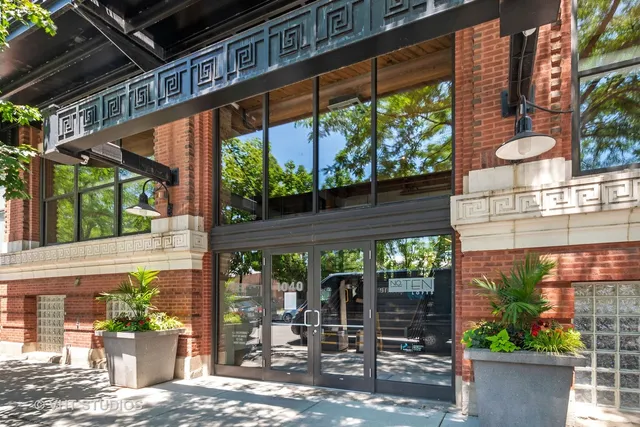 $3,300 | 1040 West Adams Street, Unit 239, Chicago, IL 60607