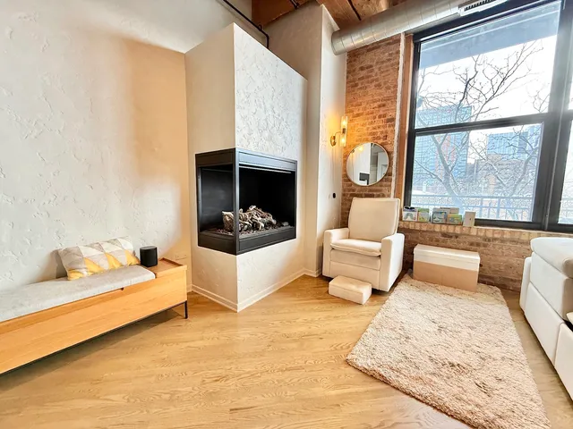 $3,300 | 1040 West Adams Street, Unit 239, Chicago, IL 60607