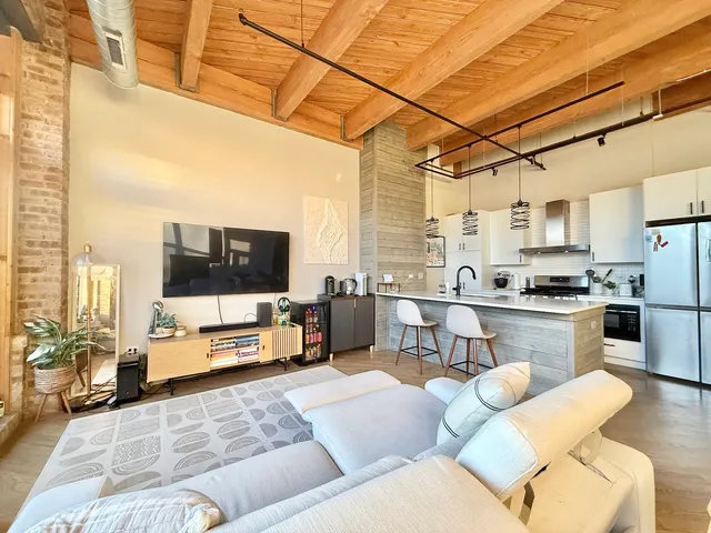 $3,300 | 1040 West Adams Street, Unit 239, Chicago, IL 60607