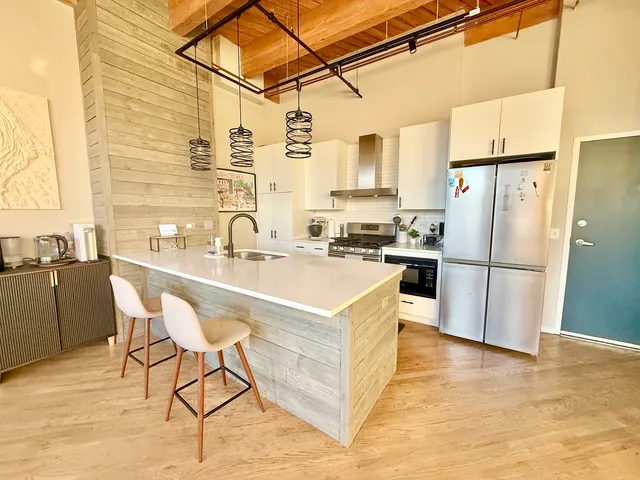 $3,300 | 1040 West Adams Street, Unit 239, Chicago, IL 60607