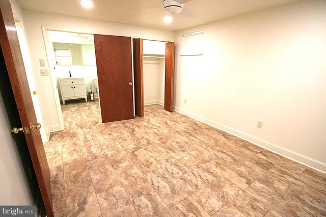a view of entryway with a floor to ceiling window