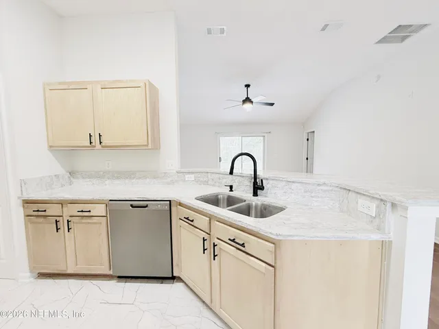 $1,800 | 8713 Star Leaf Road North, Jacksonville, FL 32210