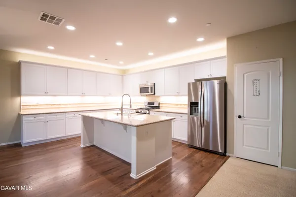 $459,000 | 3363 Leopard Court, Rosamond, CA 93560