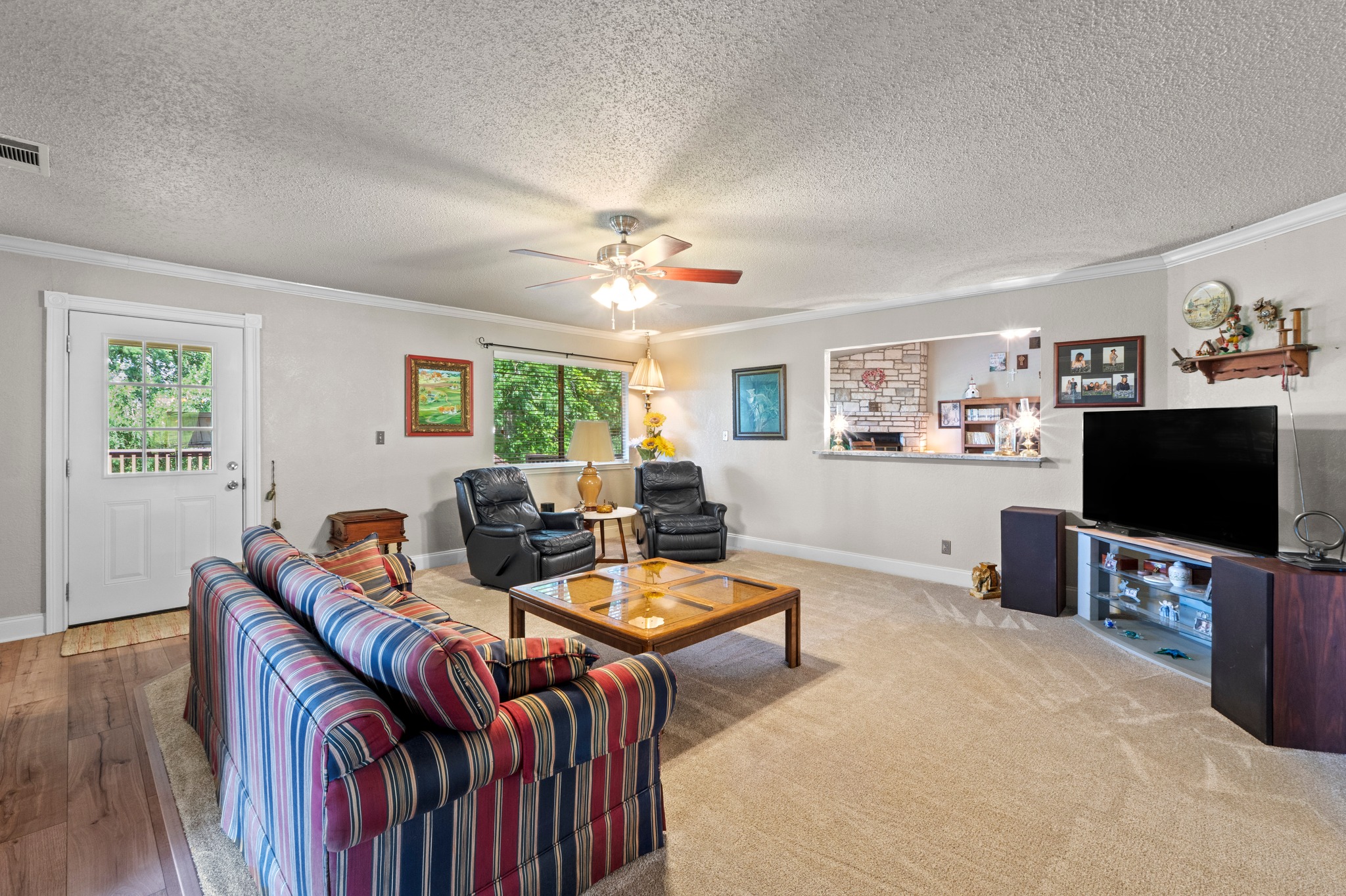 701 Berry Lane Georgetown, TX 78626 - Photo 21 of 37 Spacious living room