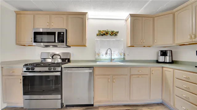 $59,900 | 36 Wayside Drive, Penfield, NY 14625