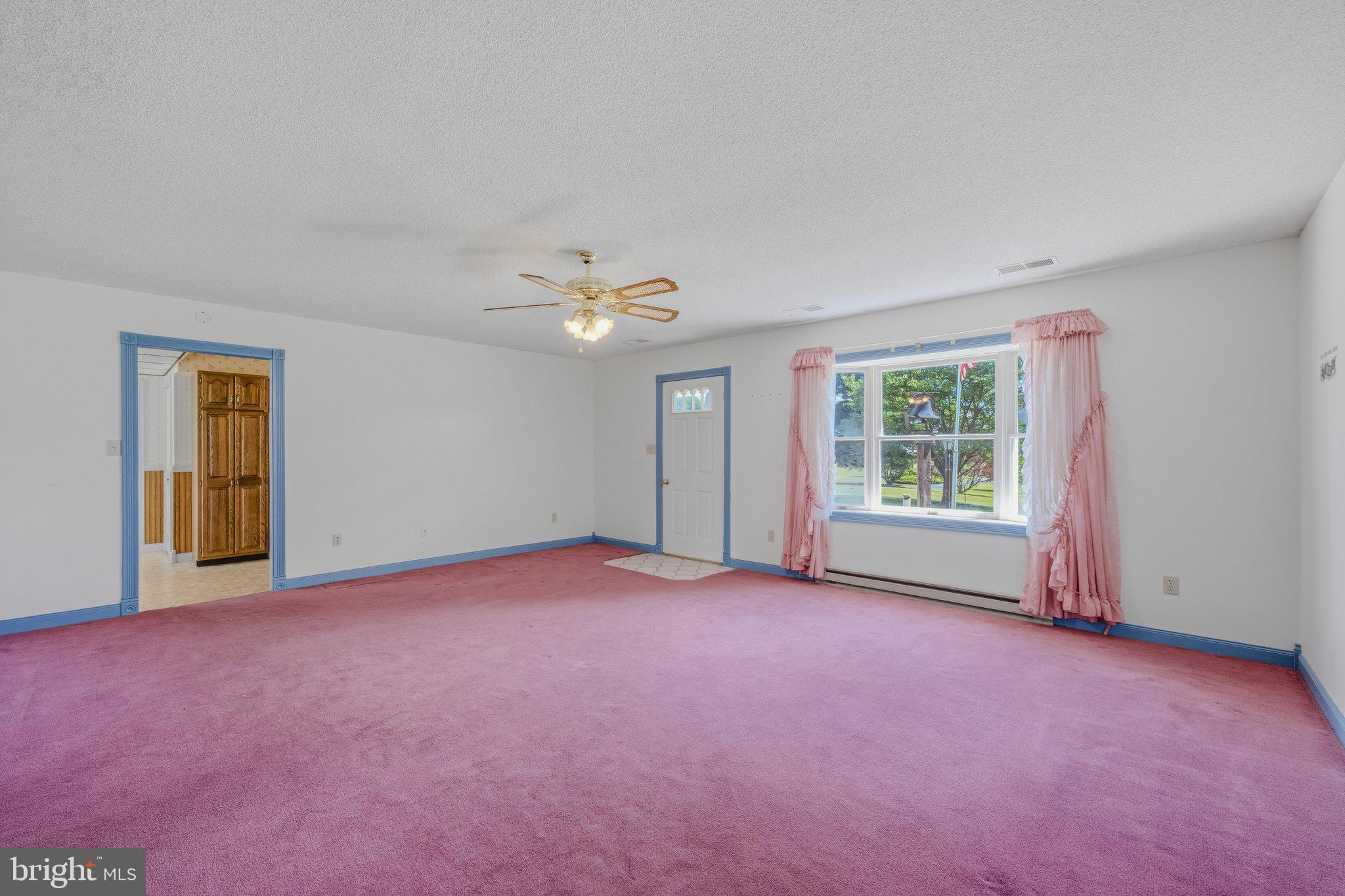 11728 White Hall Road Smithsburg, MD 21783 - Photo 18 of 71 Living Room