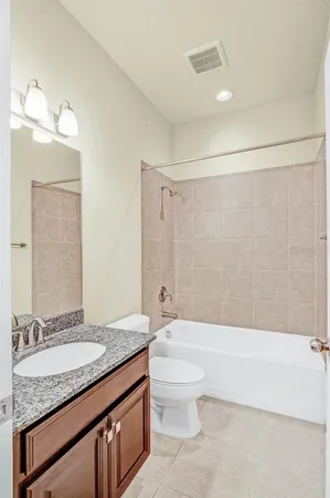 $2,450 | 5816 Village Center Drive, Lithia, FL 33547