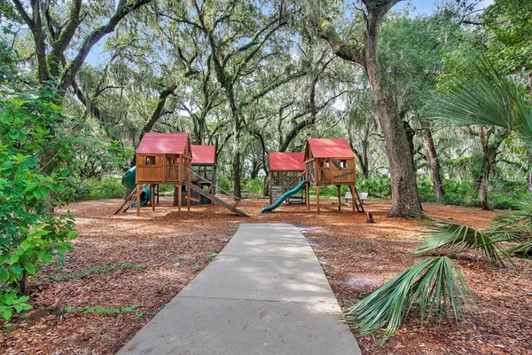 $2,450 | 5816 Village Center Drive, Lithia, FL 33547