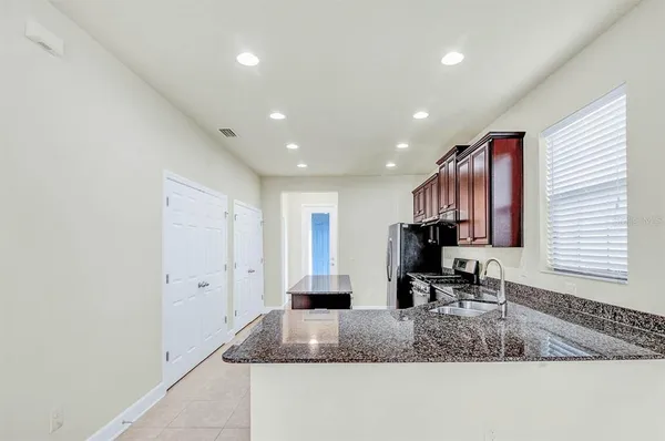 $2,450 | 5816 Village Center Drive, Lithia, FL 33547