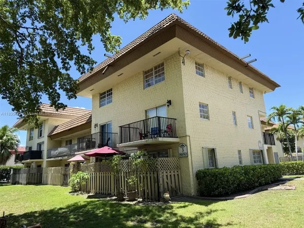 $339,900 | 8650 Southwest 109th Avenue, Unit 3112, Miami, FL 33173