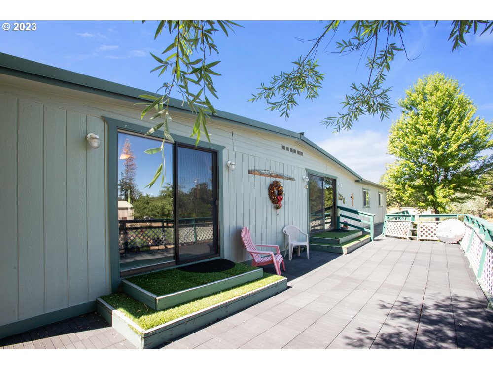 890 Crowfoot Road Eagle Point, OR 97524 - Photo 18 of 48 a house view with a outdoor space