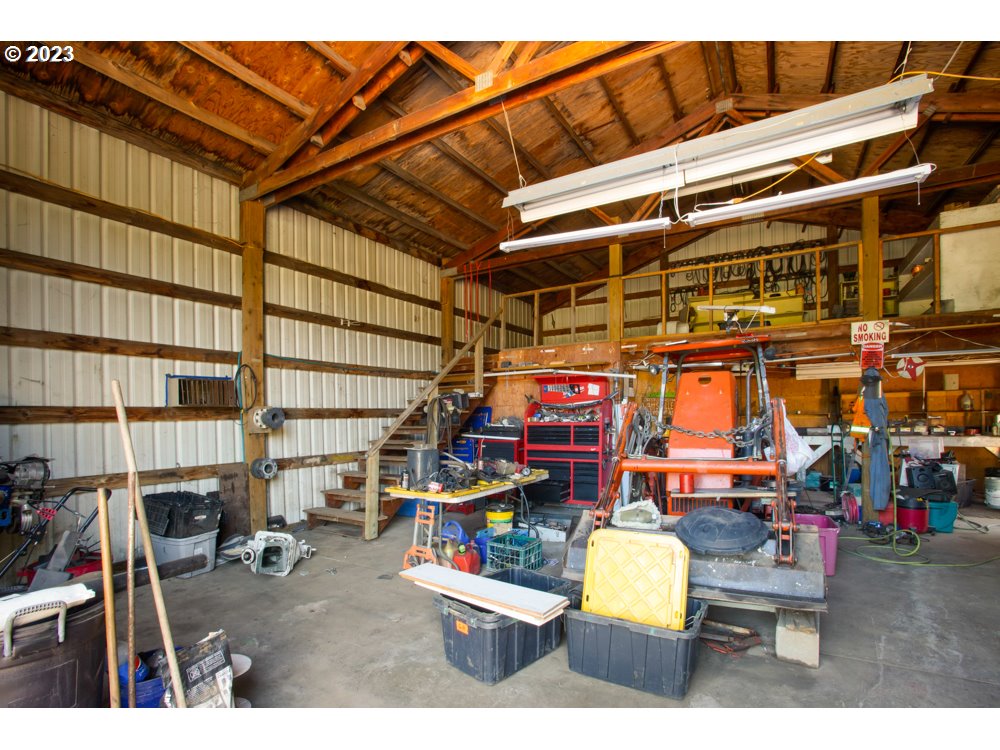 890 Crowfoot Road Eagle Point, OR 97524 - Photo 20 of 48 a view of parking