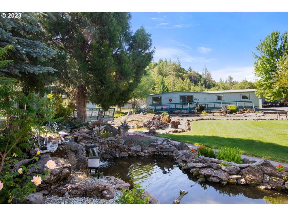 890 Crowfoot Road Eagle Point, OR 97524 - Photo 24 of 48 a view of a lake with houses