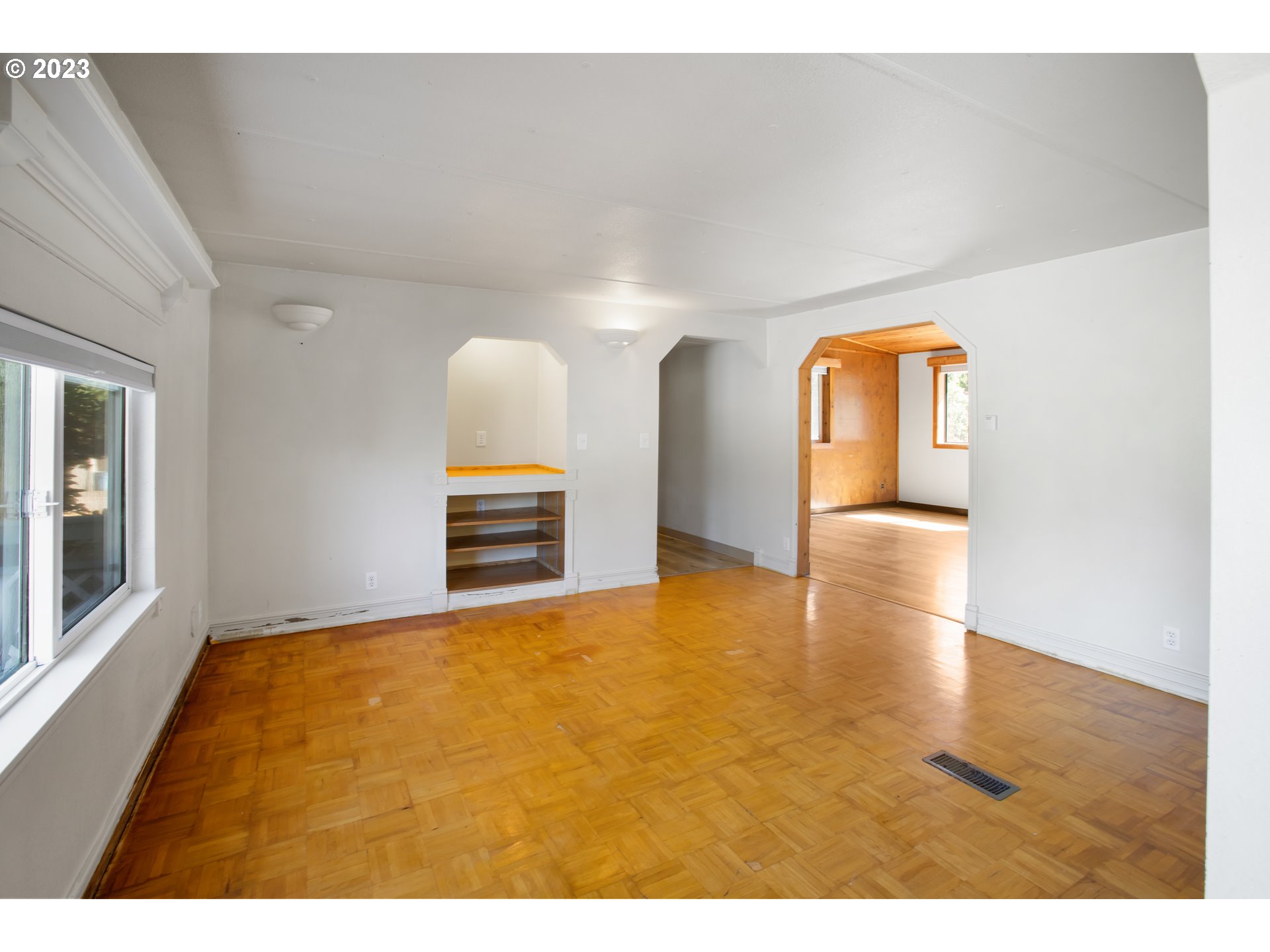 890 Crowfoot Road Eagle Point, OR 97524 - Photo 27 of 48 a view of a room with a window