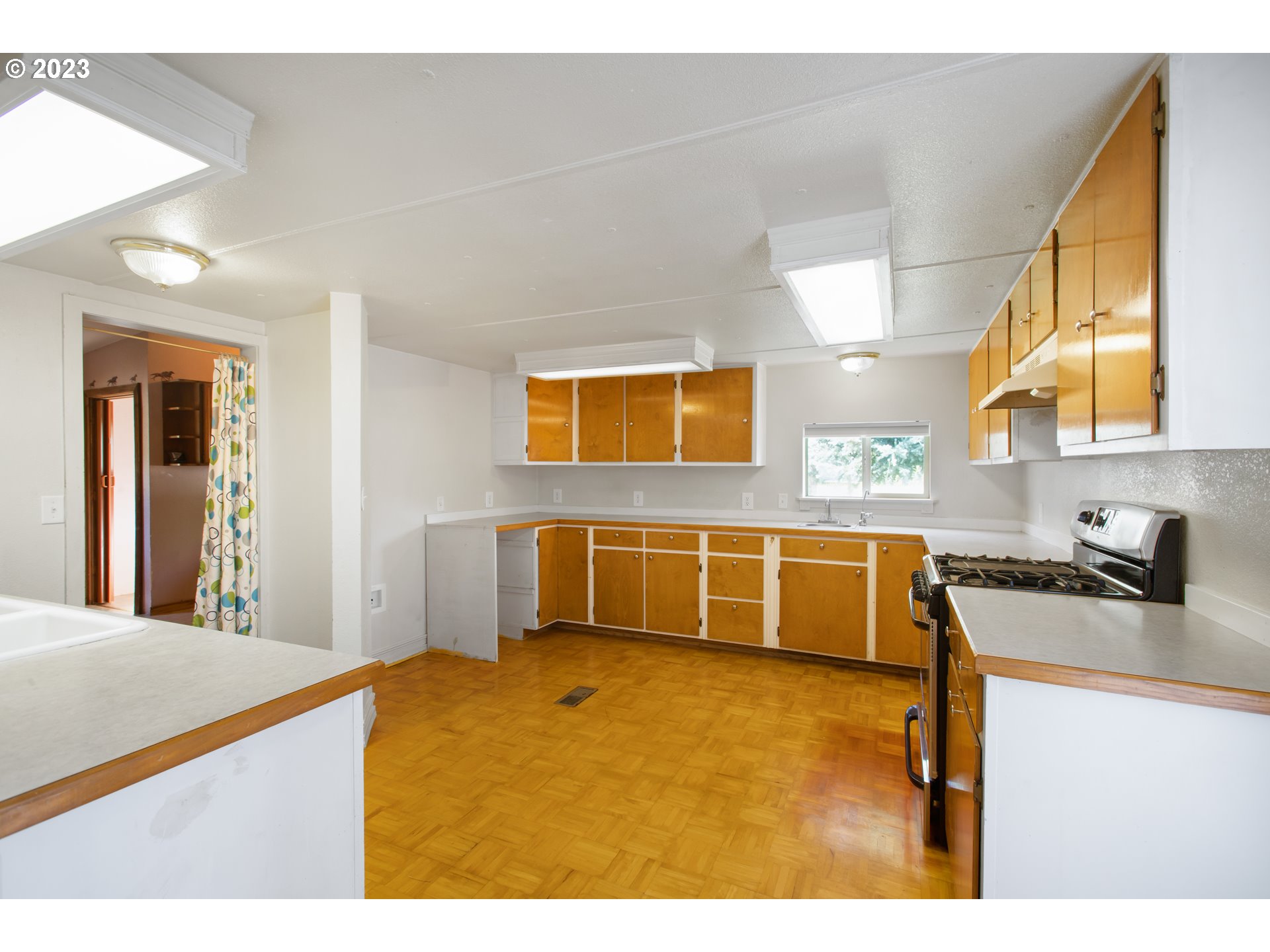 890 Crowfoot Road Eagle Point, OR 97524 - Photo 28 of 48 a bedroom with a bed and a view of kitchen