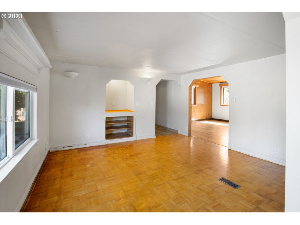 890 Crowfoot Road Eagle Point, OR 97524 - Photo 29 of 48 a view of empty room with wooden floor