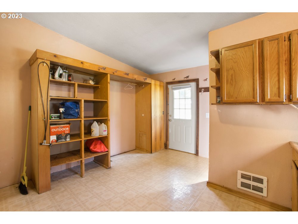 890 Crowfoot Road Eagle Point, OR 97524 - Photo 37 of 48 a view of an empty room with a window