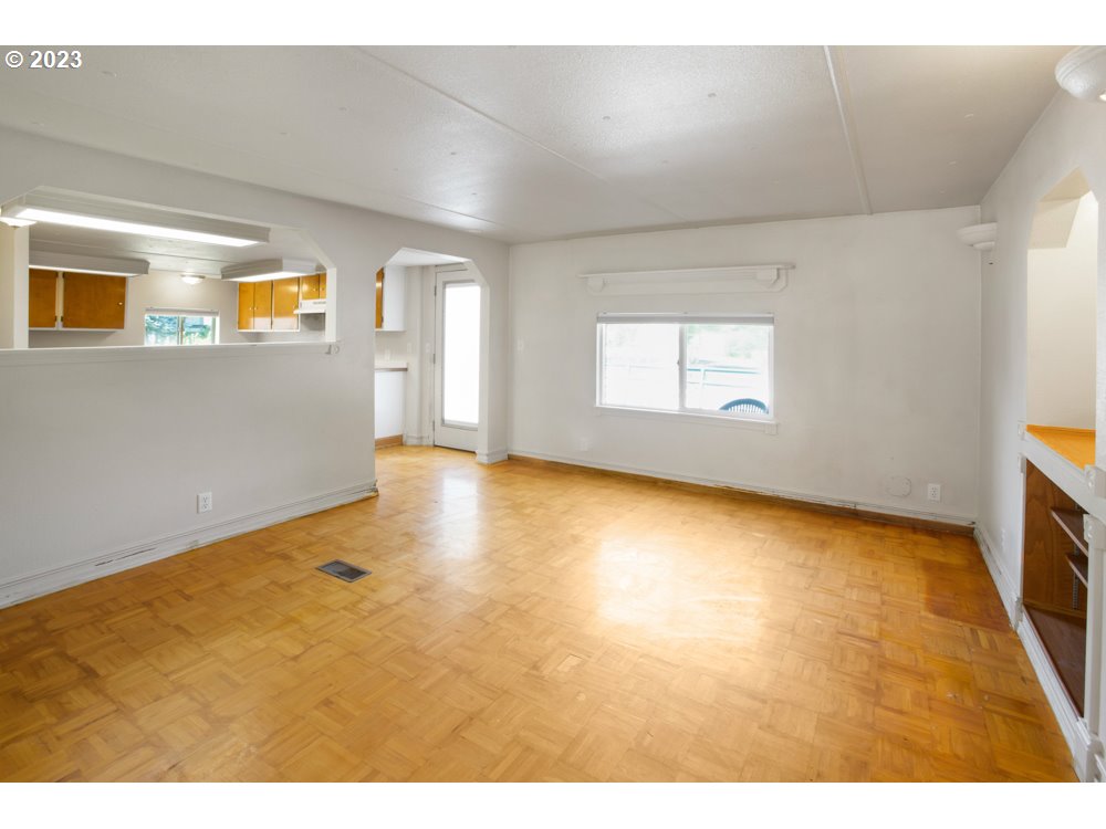 890 Crowfoot Road Eagle Point, OR 97524 - Photo 38 of 48 a view of an empty room with a window