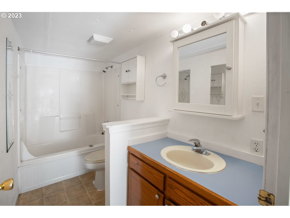 890 Crowfoot Road Eagle Point, OR 97524 - Photo 45 of 48 a bathroom with a sink toilet a mirror and shower