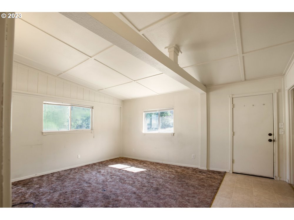 890 Crowfoot Road Eagle Point, OR 97524 - Photo 47 of 48 a view of an empty room with window and a ceiling fan