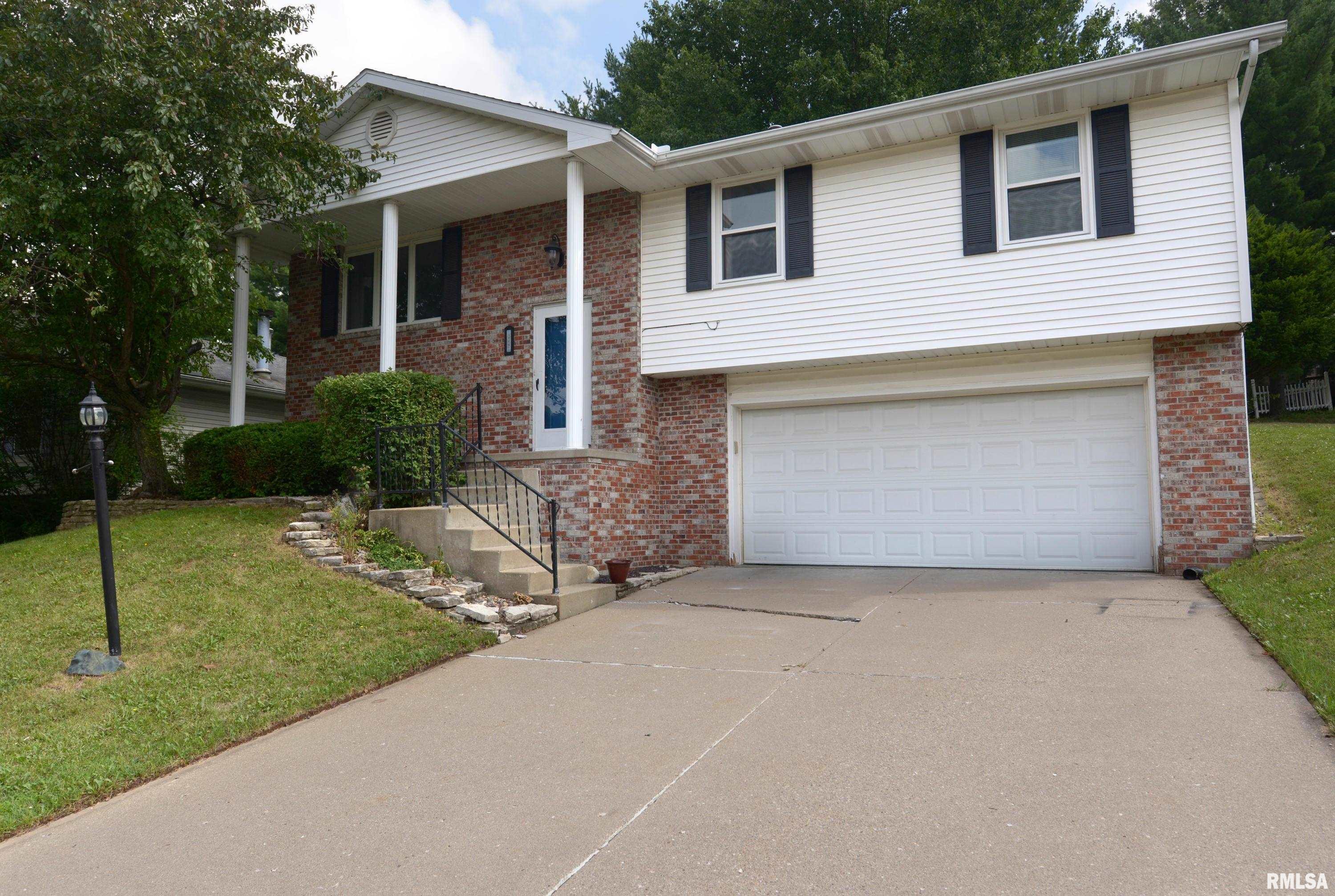 6009 West Ridgecrest Circle Peoria, IL 61615 - Photo 3 of 55 Gallery Image 3
