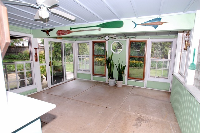 400 Frederick Lane Hoffman Estates, IL 60169 - Photo 23 of 34 a view of a building with porch and outdoor space