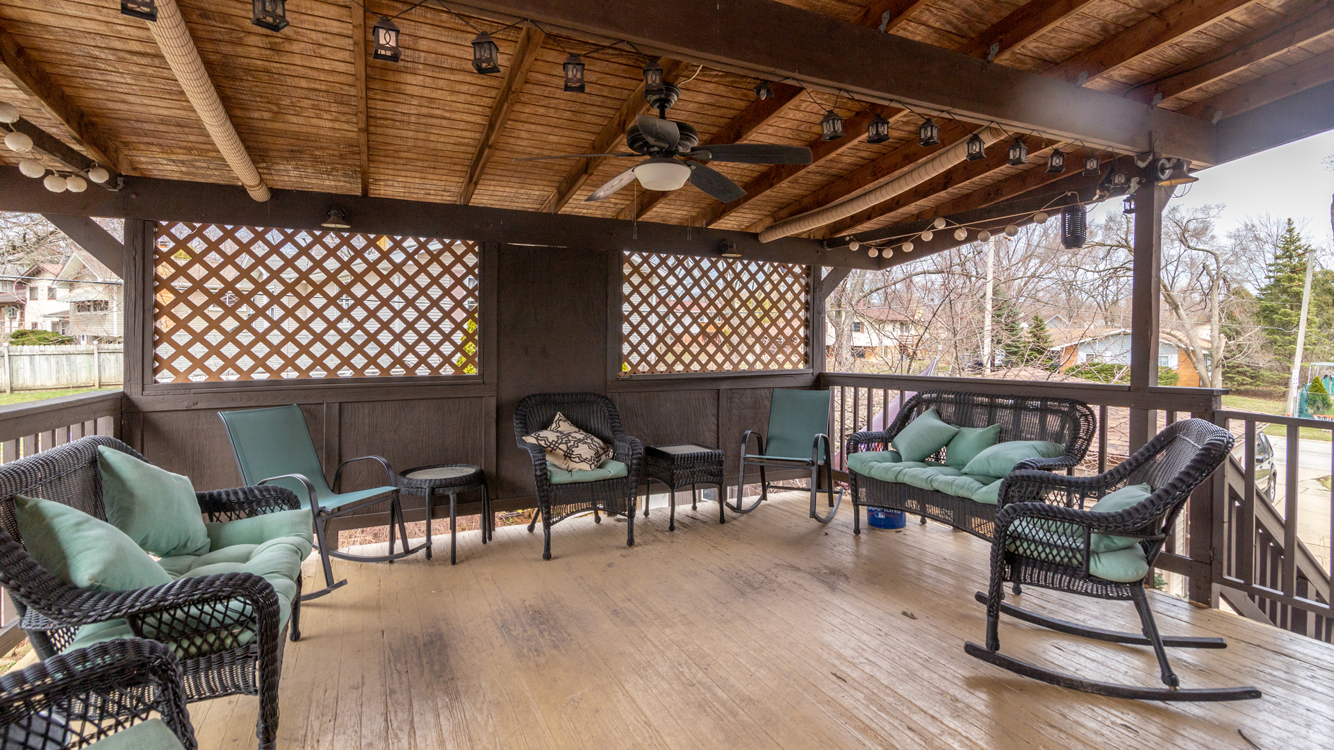 400 Frederick Lane Hoffman Estates, IL 60169 - Photo 25 of 34 a view of a chairs and table in patio