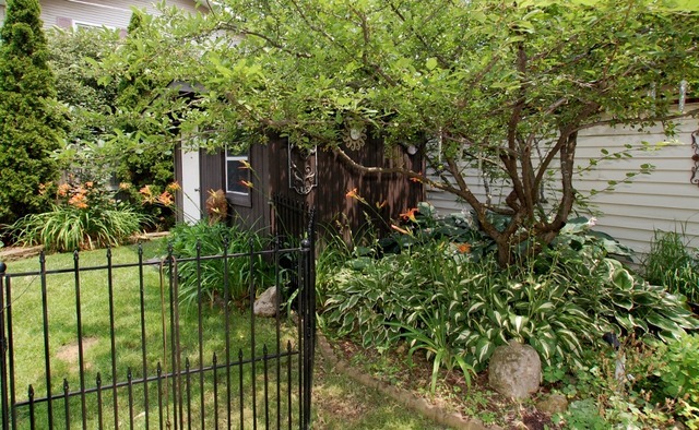 400 Frederick Lane Hoffman Estates, IL 60169 - Photo 31 of 34 a view of a backyard