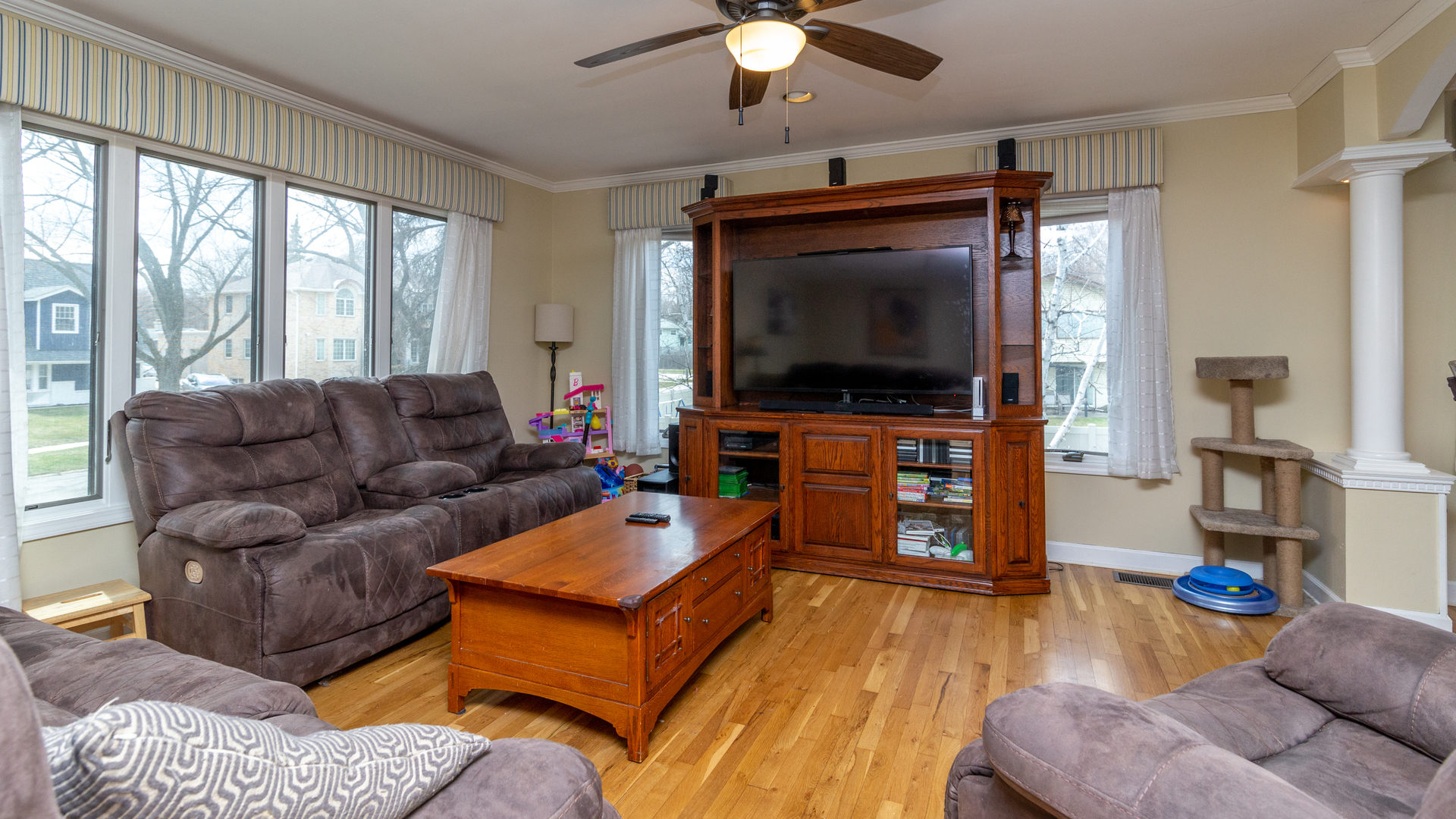 400 Frederick Lane Hoffman Estates, IL 60169 - Photo 4 of 34 a living room with furniture and a flat screen tv