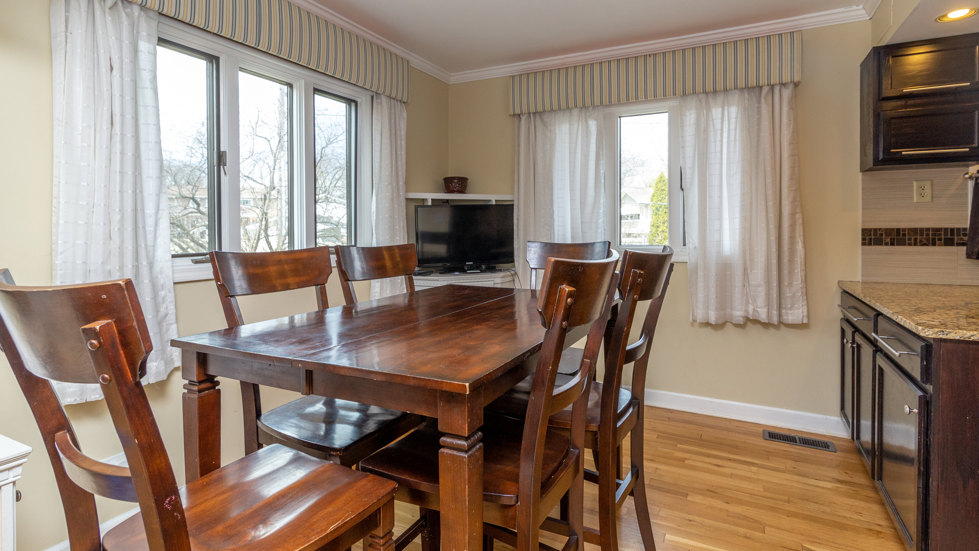 400 Frederick Lane Hoffman Estates, IL 60169 - Photo 6 of 34 a view of a dining room with furniture window and outside view