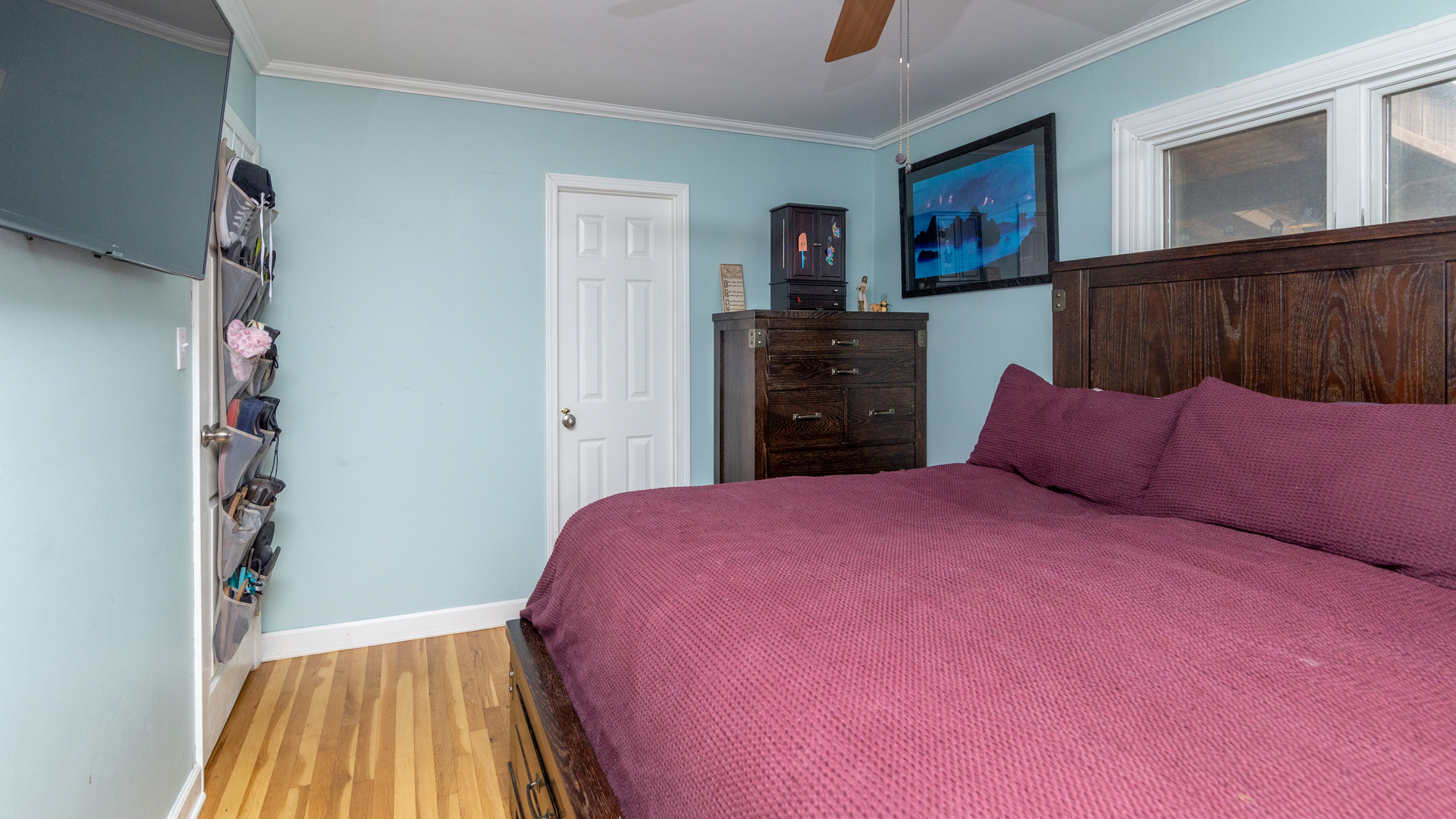 400 Frederick Lane Hoffman Estates, IL 60169 - Photo 10 of 34 a bedroom with a bed and a flat tv screen on dresser