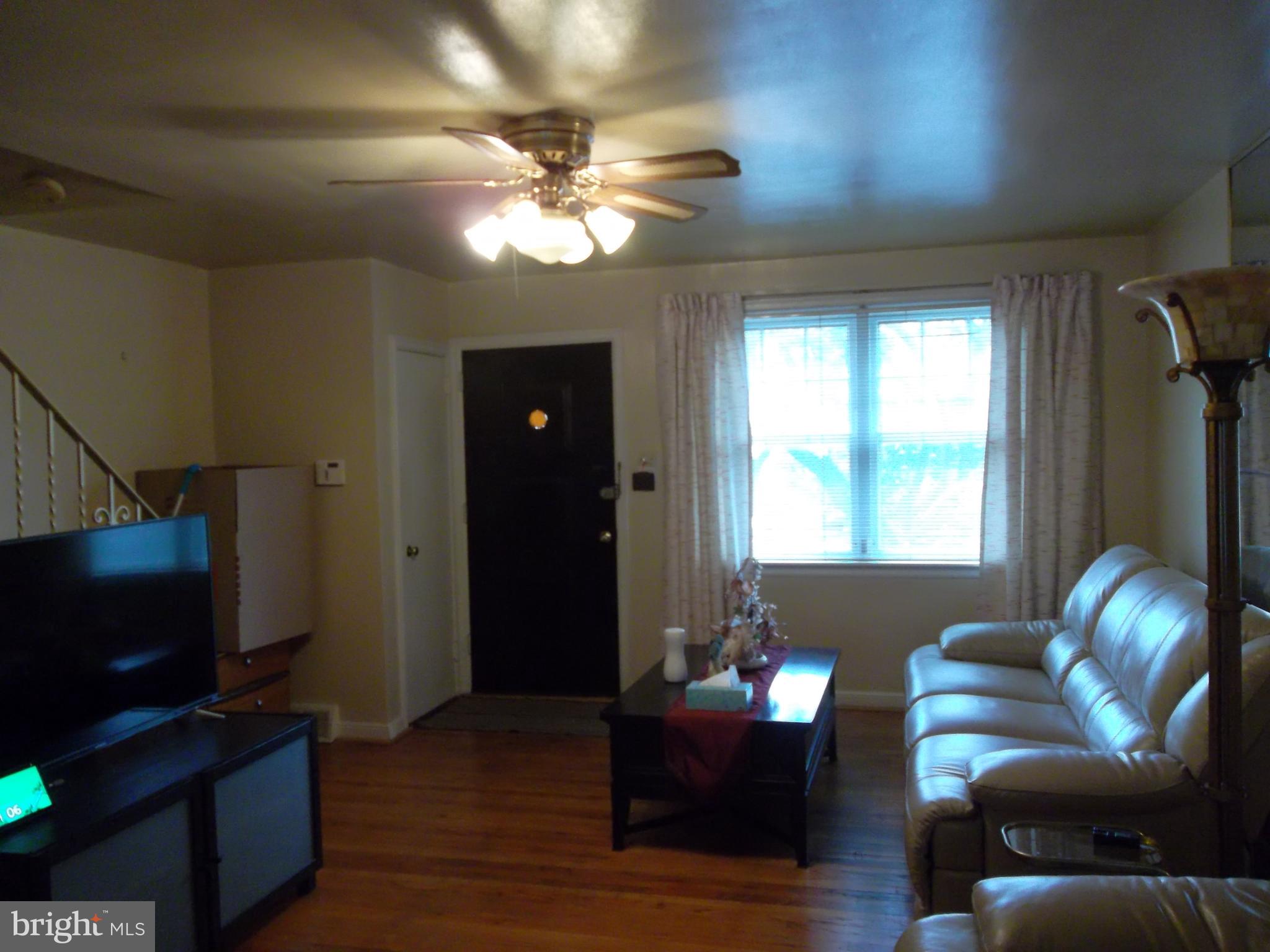 640 East Tabor Road Philadelphia, PA 19120 - Photo 3 of 6 Living Room