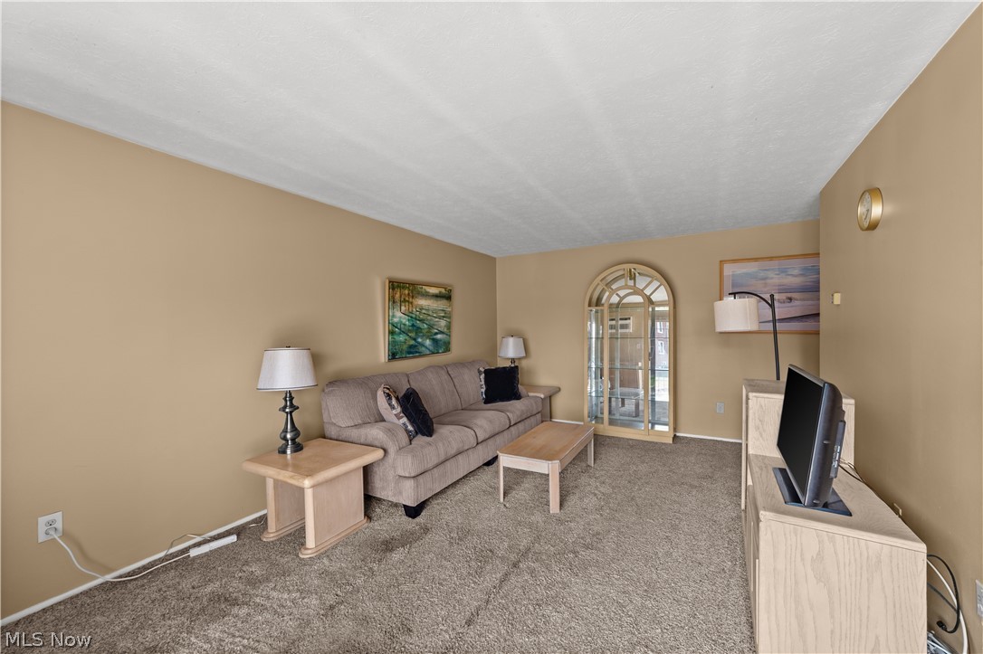 20312 Lorain Road, Unit 108 Cleveland, OH 44126 - Photo 9 of 33 Living room