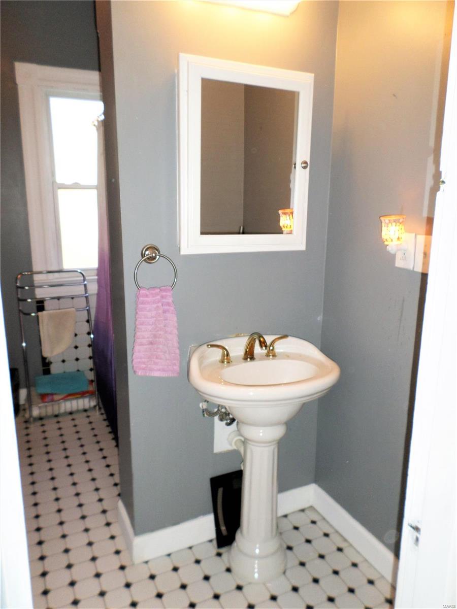 2940 Ridgeway Avenue St. Louis, MO 63114 - Photo 21 of 31 Gallery Image 21