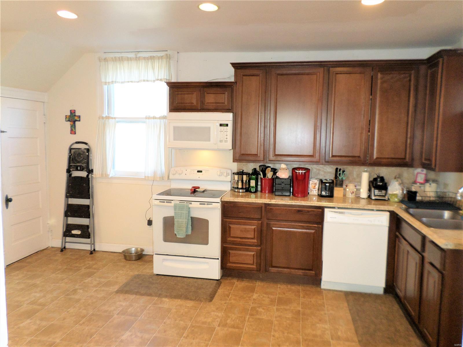 2940 Ridgeway Avenue St. Louis, MO 63114 - Photo 5 of 31 Gallery Image 5