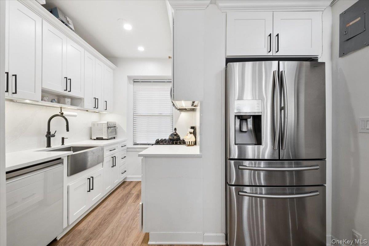 178 Garth Road, Unit TL Scarsdale, NY 10583 - Photo 6 of 29 Newly Renovated Kitchen