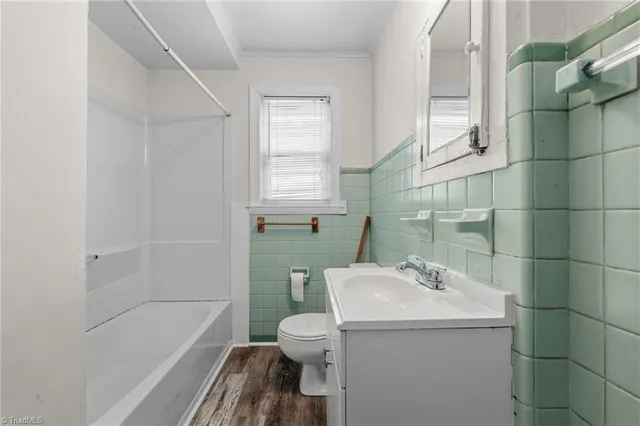 $595 | 1402 West Market Street, Greensboro, NC 27403