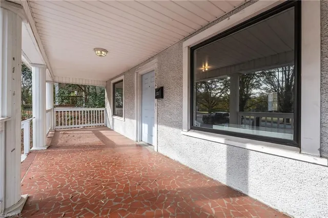 $595 | 1402 West Market Street, Greensboro, NC 27403