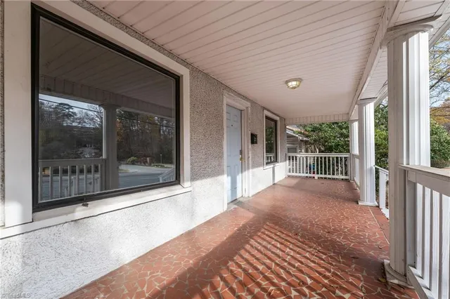 $595 | 1402 West Market Street, Greensboro, NC 27403