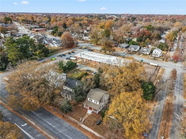 $595 | 1402 West Market Street, Greensboro, NC 27403