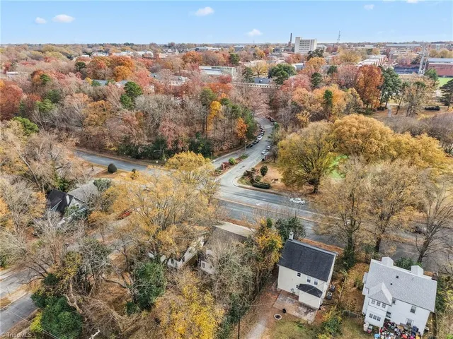 $595 | 1402 West Market Street, Greensboro, NC 27403