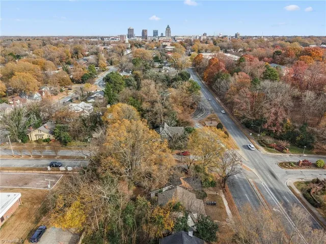 $595 | 1402 West Market Street, Greensboro, NC 27403